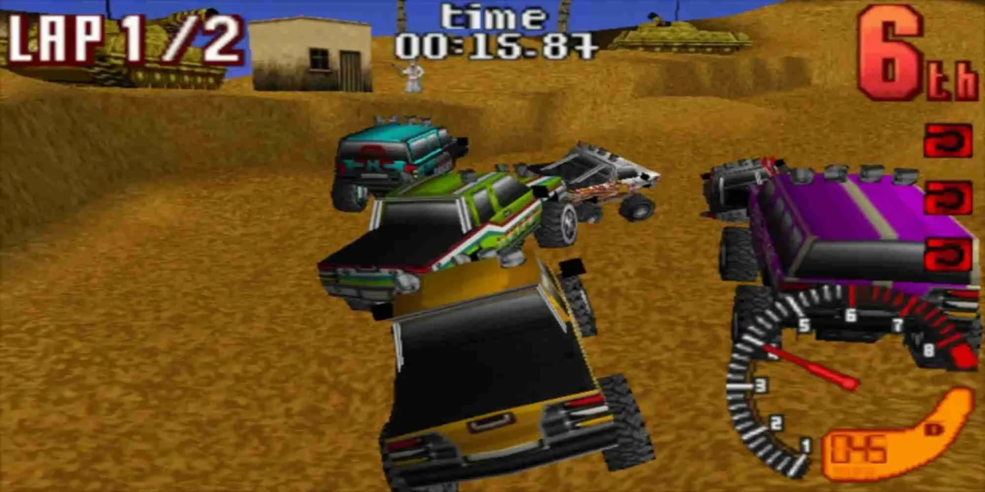 Chiếc xe bán tải quái vật màu xanh lá cây đang vượt địa hình gồ ghề trong game TNN Motorsports Hardcore 4x4 trên PS1