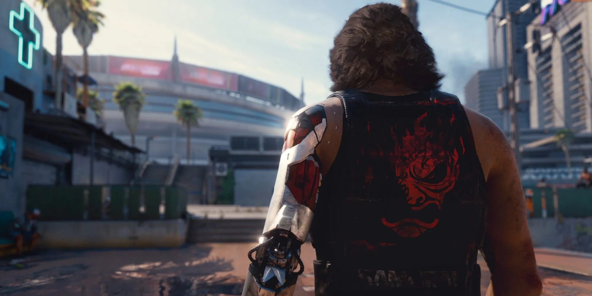 Johnny Silverhand đang đi bộ trên đường phố trong Cyberpunk 2077