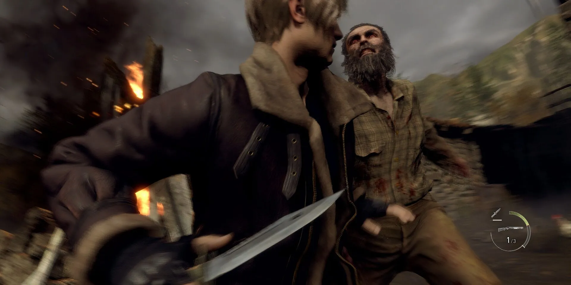 Leon thủ thế với con dao trong Resident Evil 4 Remake 2023