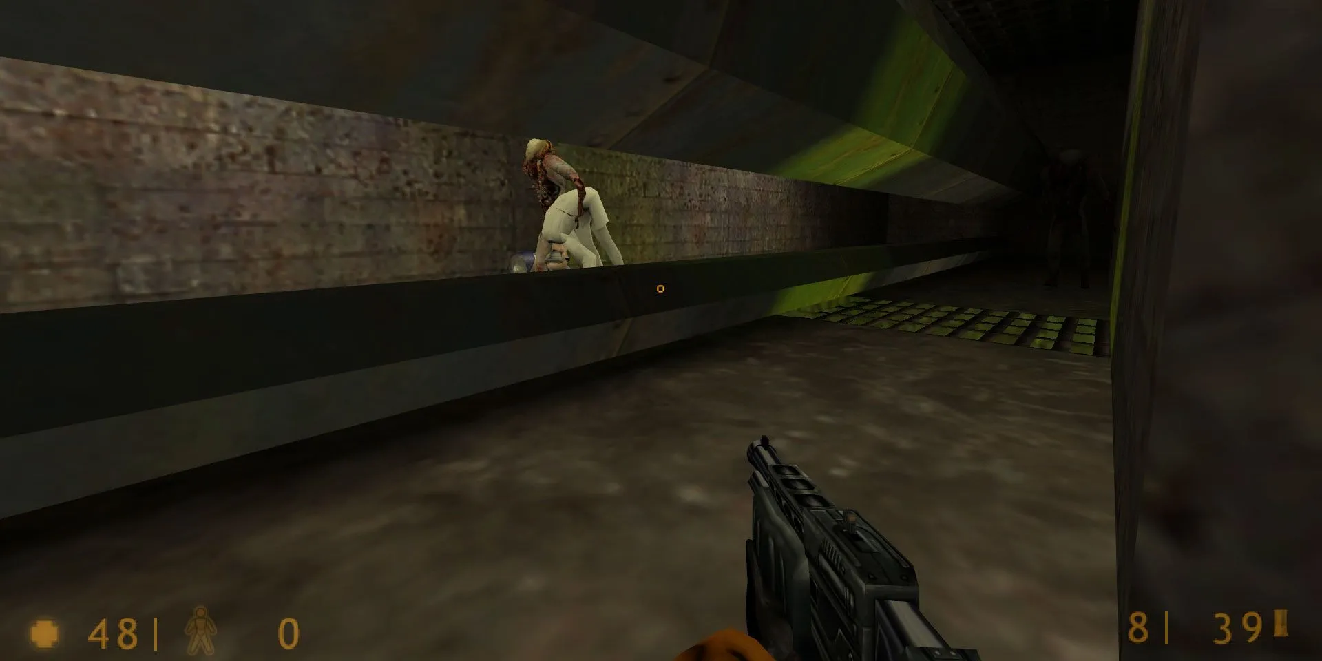 Một cảnh hành lang trong game Half-Life Uplink với đồ họa đặc trưng của thập niên 90