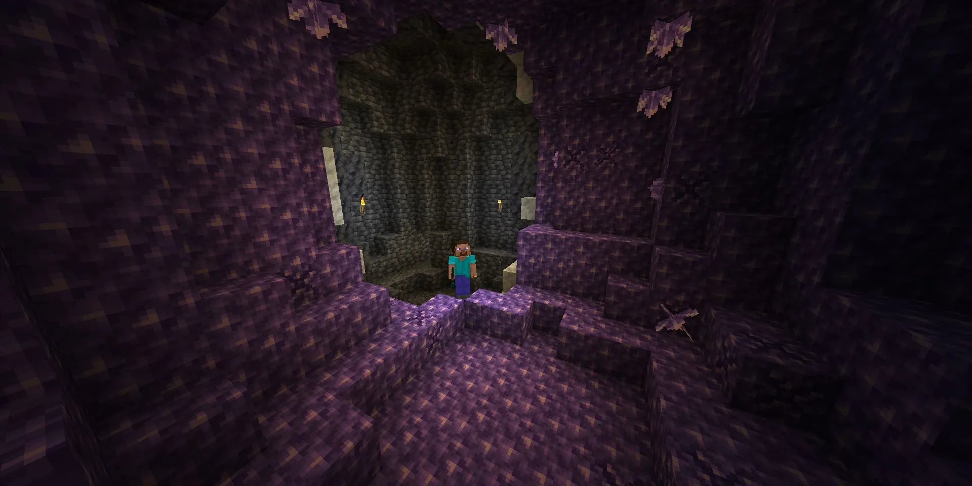Steve trong Minecraft tìm thấy một hang tinh thể Amethyst lớn